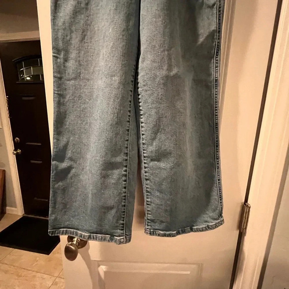 Levi’s Jeans - Size 28 - Picture 2 of 7